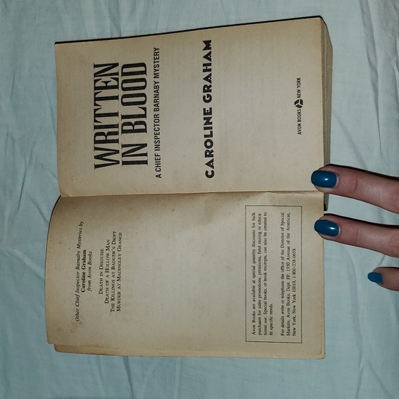 FREE w/bundle or 3/$5 📚 "Written in Blood"  a murder mystery by Caroline Graham - Picture 5 of 5